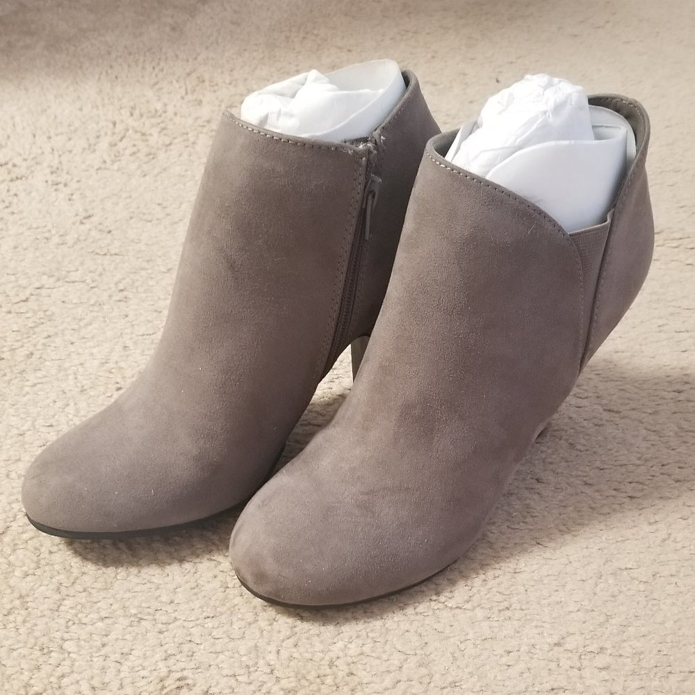 Women's Ankle Boots - Picture 1 of 9